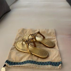 Tori Burch Miller Sandals in Gold Tumbled Metallic Size 7.